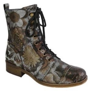 Unity in Diversity Liberty Floral Combat Boots, 90s metallic snake, lace up